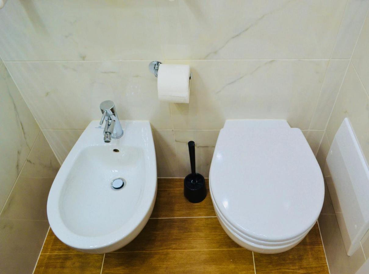 Toledo Penthouse Apartment Наполи Екстериор снимка